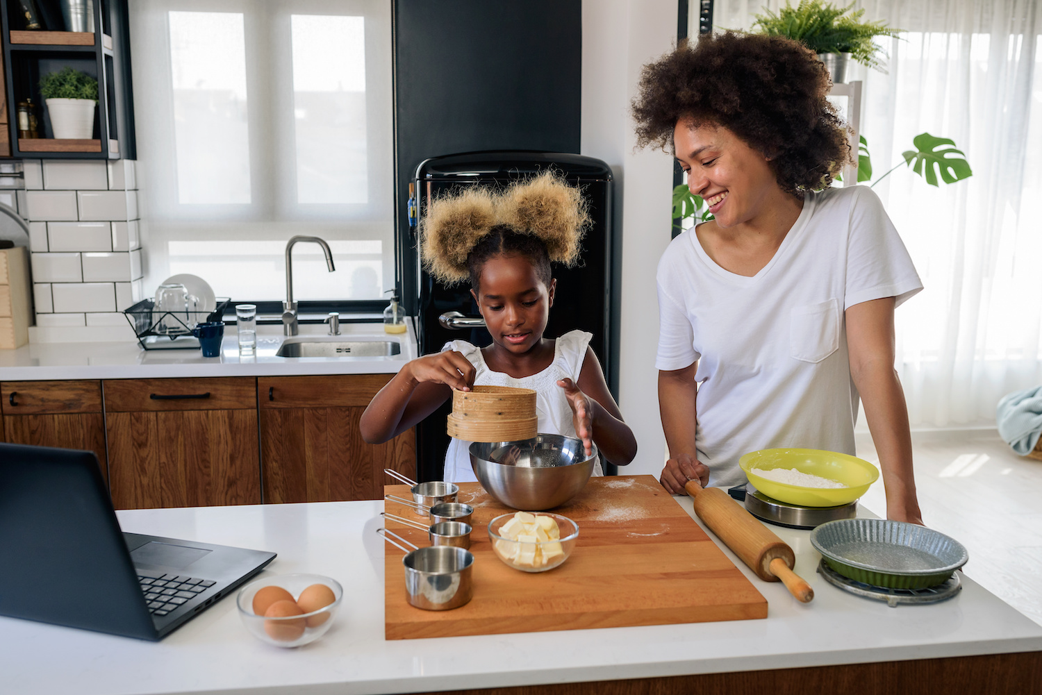 10 Ways to Encourage Dinner Table Conversation With Kids